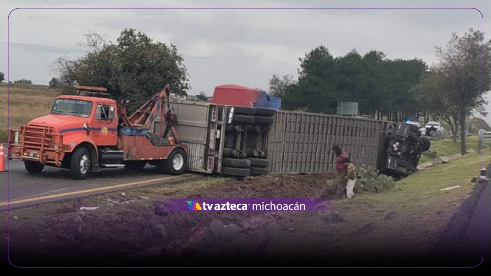 Accidente de tráiler provoca cierre total en la carretera Atlacomulco-Maravatío