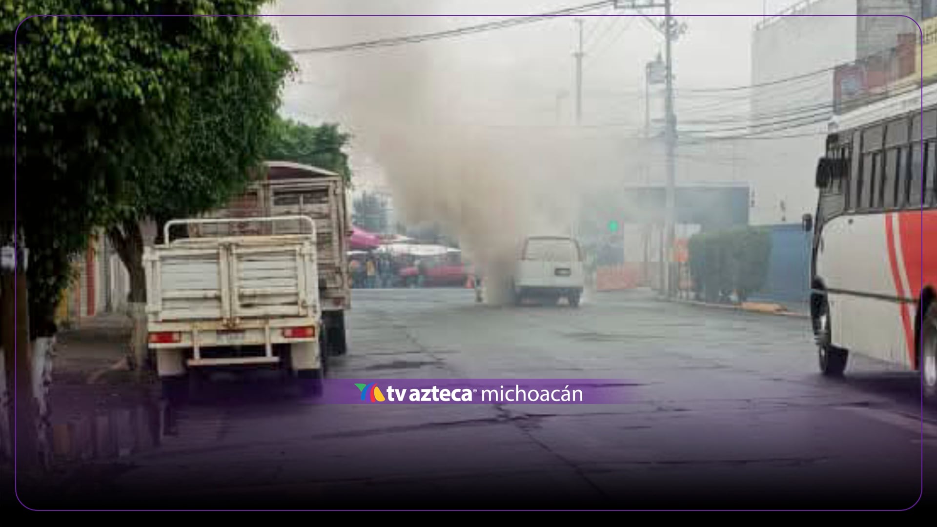 Se incendia camioneta por presunta falla mecánica en Tres Puentes