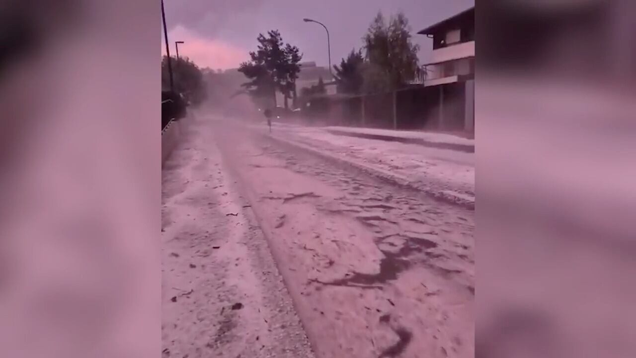#VIDEO: Lluvias extremas e histórico granizo dejan inundaciones en Italia.