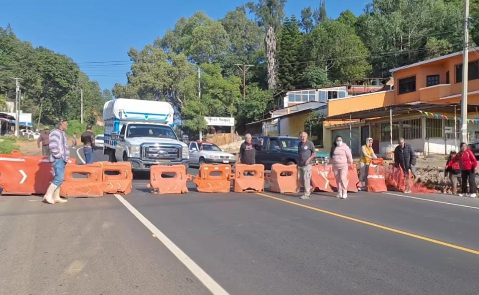 Michoacán amanece con bloqueo total en la carretera Zitácuaro-Morelia
