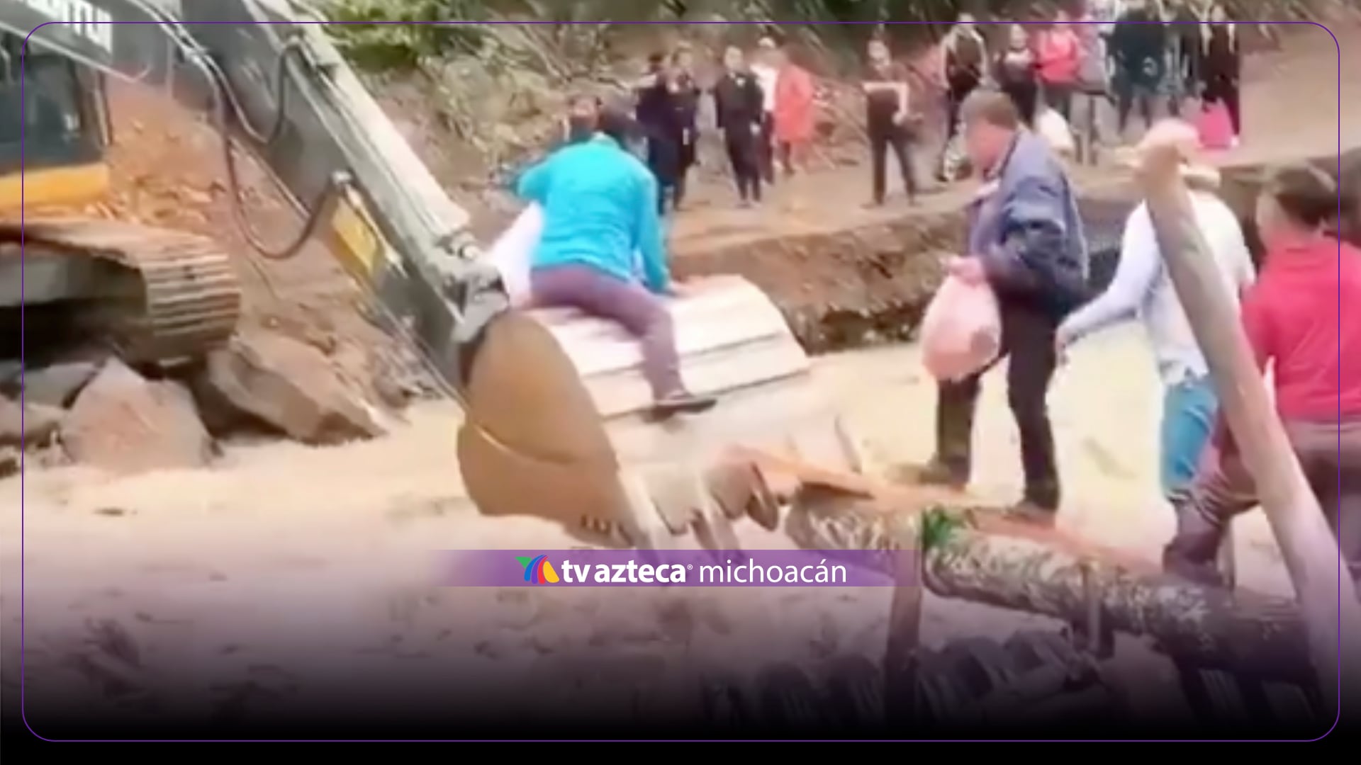 ¡Lluvias dejan incomunicadas a comunidades de Tianguistengo! Pobladores improvisan cruces