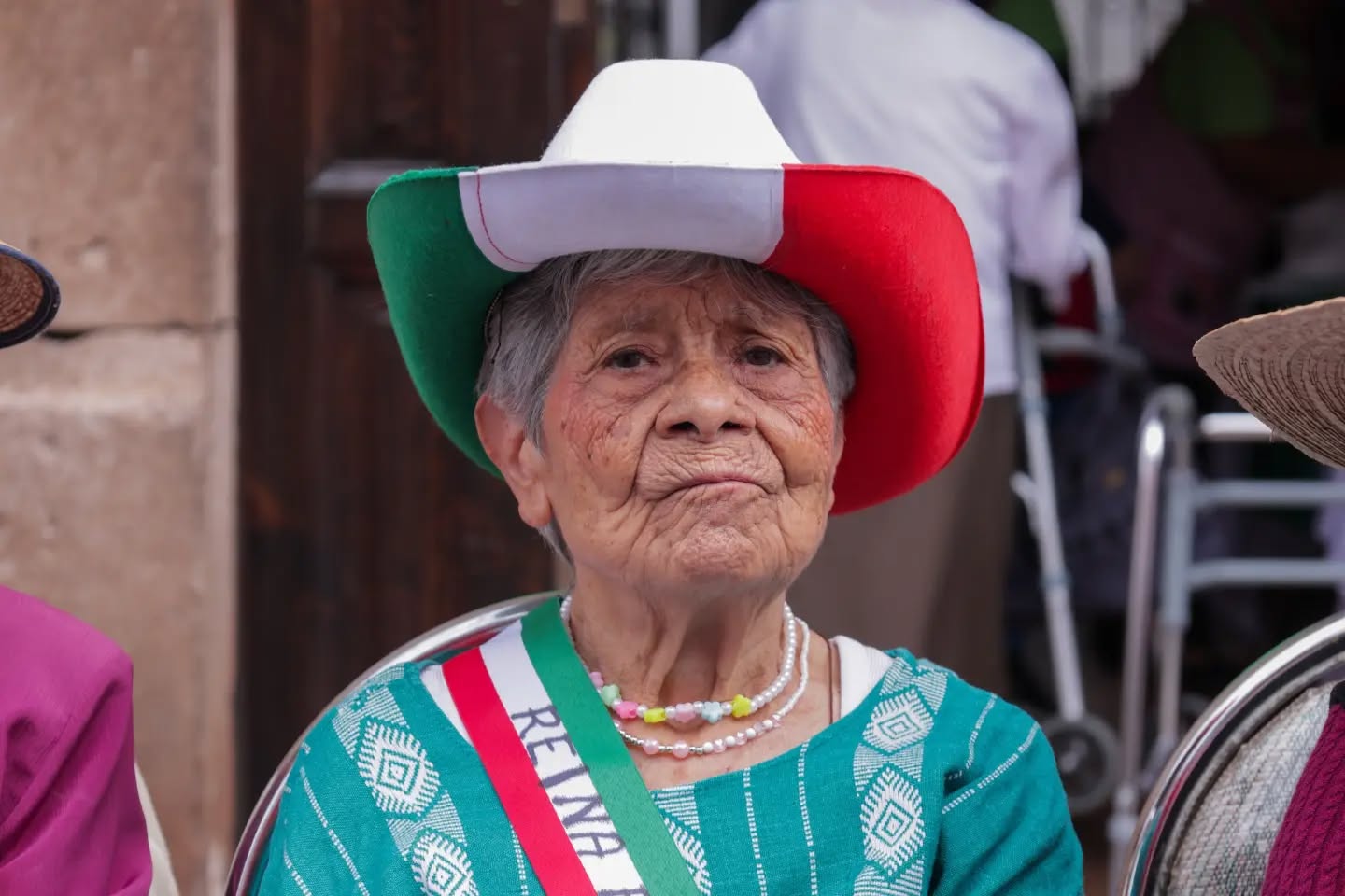 Con sombreros, bigotes y trompetas, así disfrutaron familias morelianas del desfile