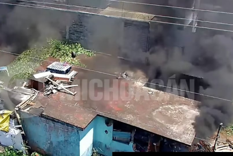 Reportan fuerte incendio en casa de Michoacán 