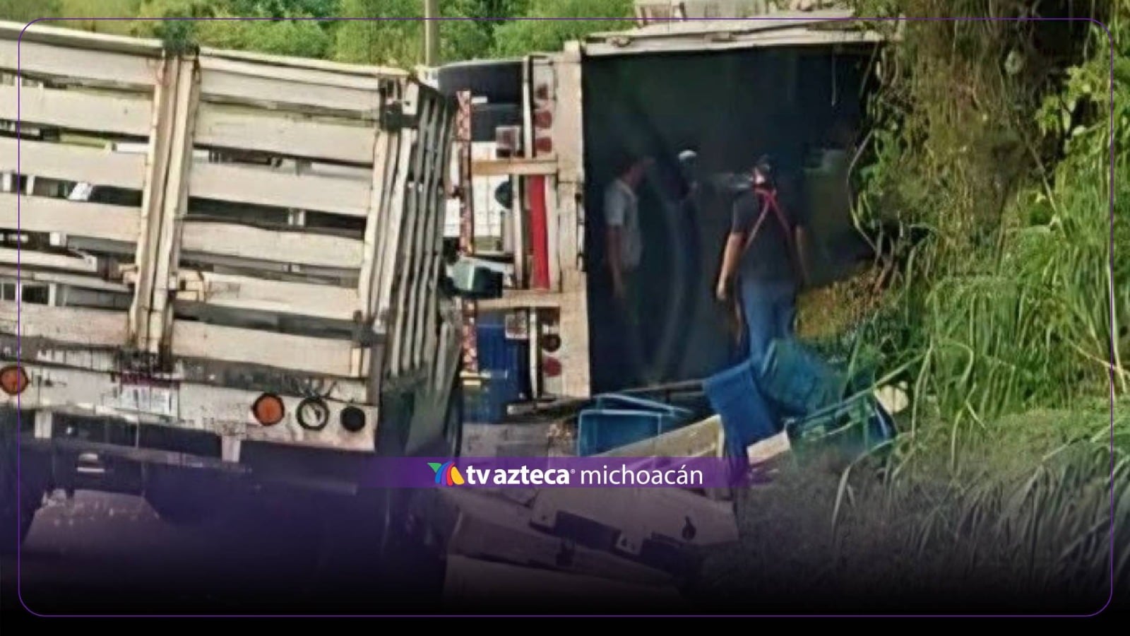 ¡Precaución! Vuelca tráiler en la carretera Zitácuaro-Tuzantla