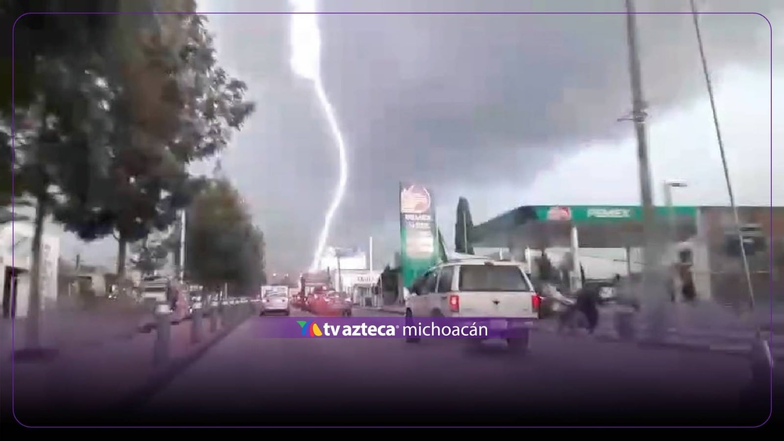 ¡Impactante! Captan en video el momento en que cae un rayo en Zitácuaro, Michoacán