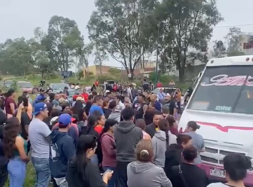 ¡Cierran el paso! Camiones de la Ruta Alberca bloquean acceso a Chiquimitío en Morelia