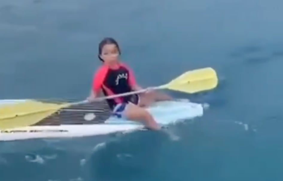 Pescadores rescatan a niña que quedó sola a más de un kilómetro de la costa