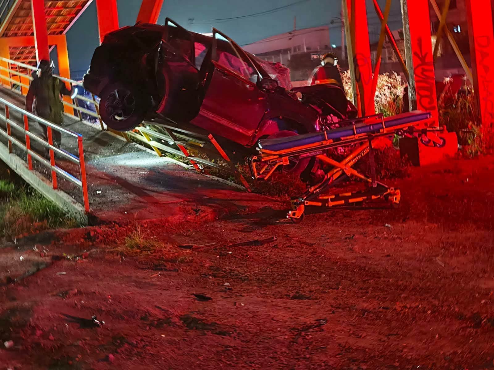 Fallece en choque en salida Salamanca; buscan a su familia