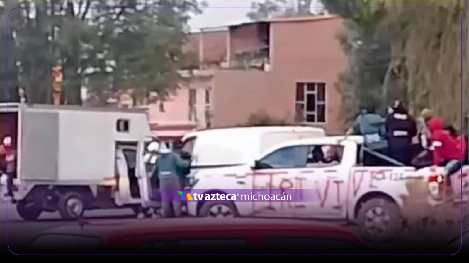 ¡Alerta! Encapuchados retienen vehículos en Michoacán
