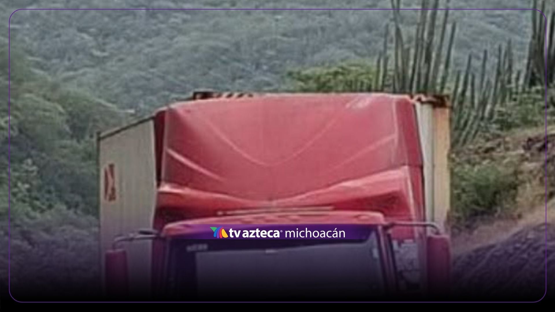 Accidente de tráiler en la Autopista Siglo XXI provoca bloqueo parcial en Michoacán