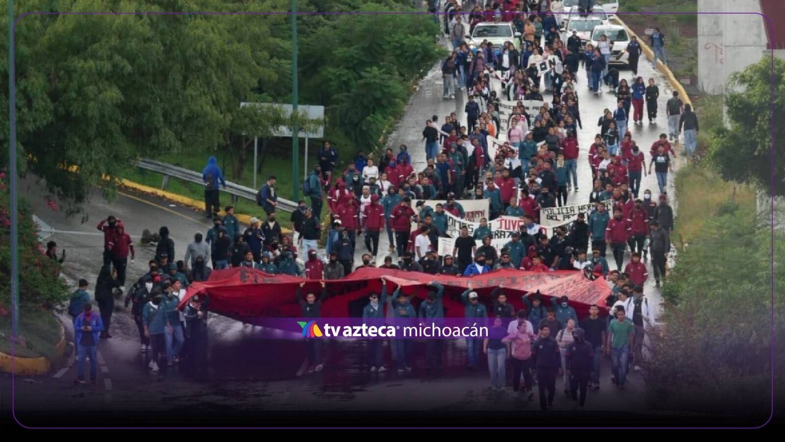Con vehículos vandalizados y encapuchados, presuntos normalistas iniciaron marcha en Morelia