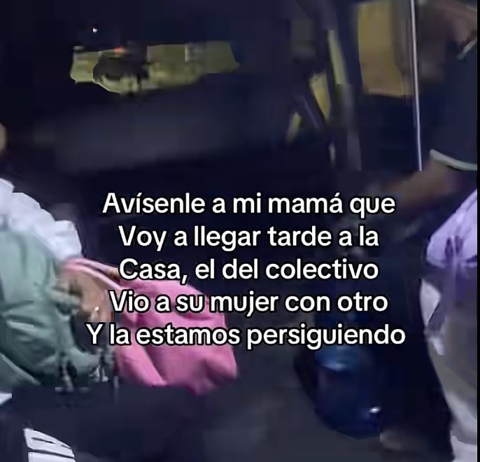 Chofer descubre presunta infidelidad de su esposa y la sigue en una combi; video se viraliza