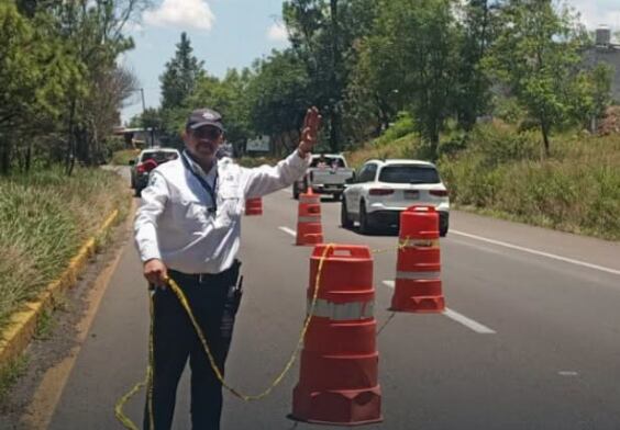 Tráfico pesado en salida a Pátzcuaro por reducción de carriles en Morelia