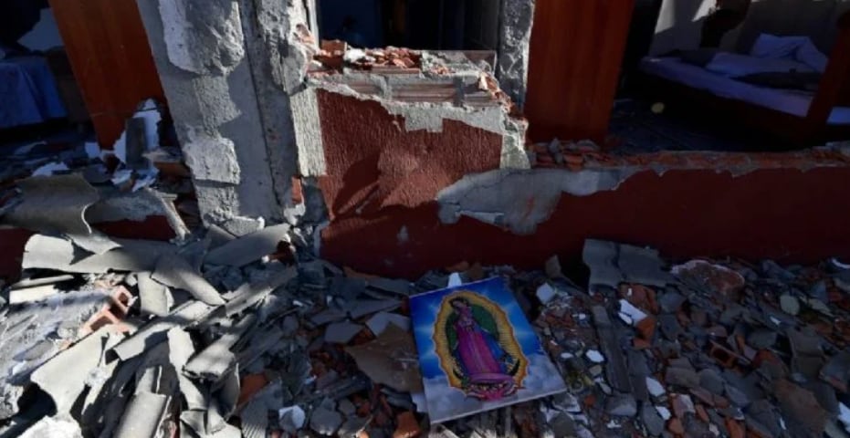 Virgen de Guadalupe queda intacta entre escombros tras terremoto en Colombia