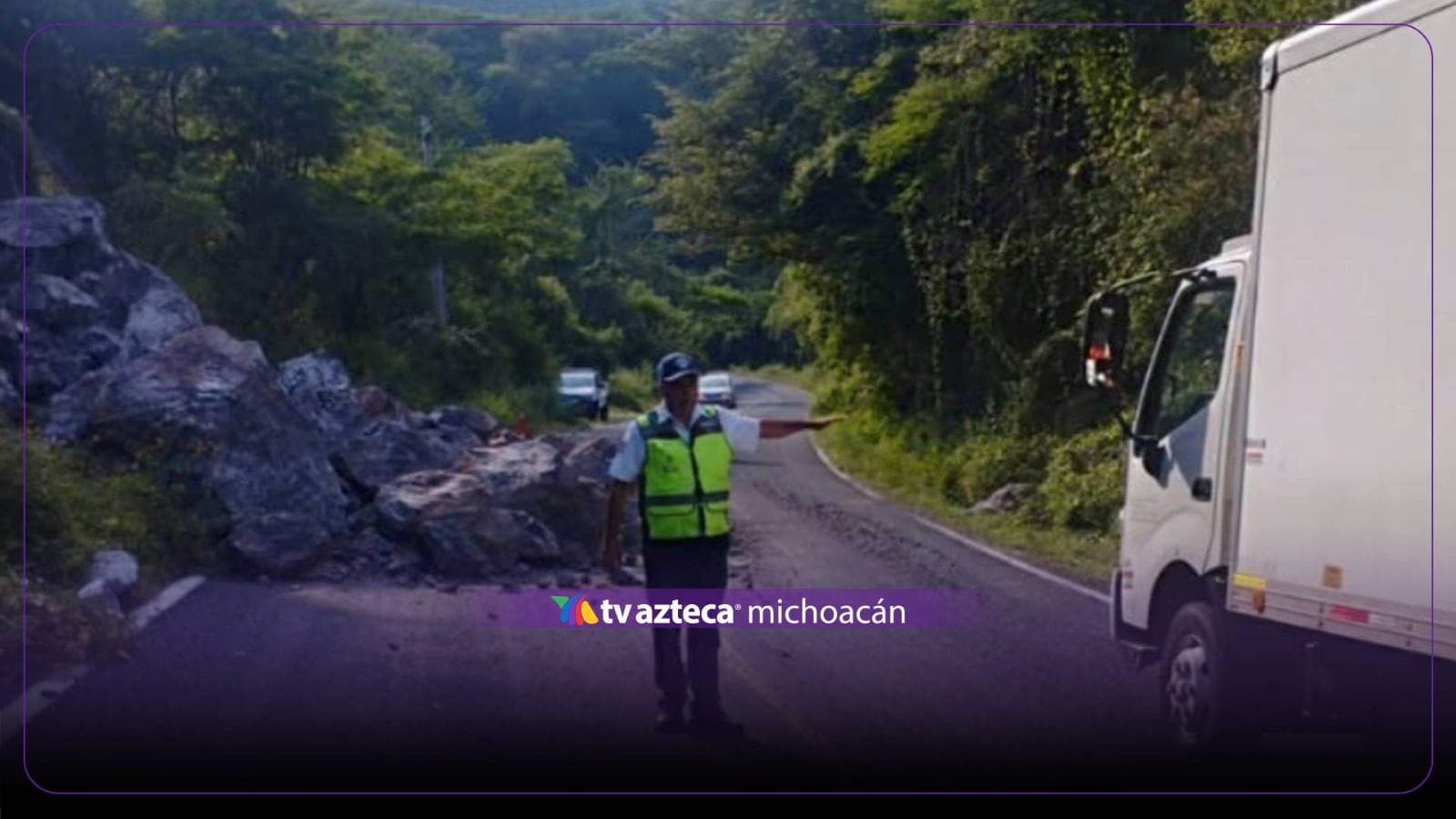 ¡Alerta vial! Deslave bloquea carretera en Michoacán