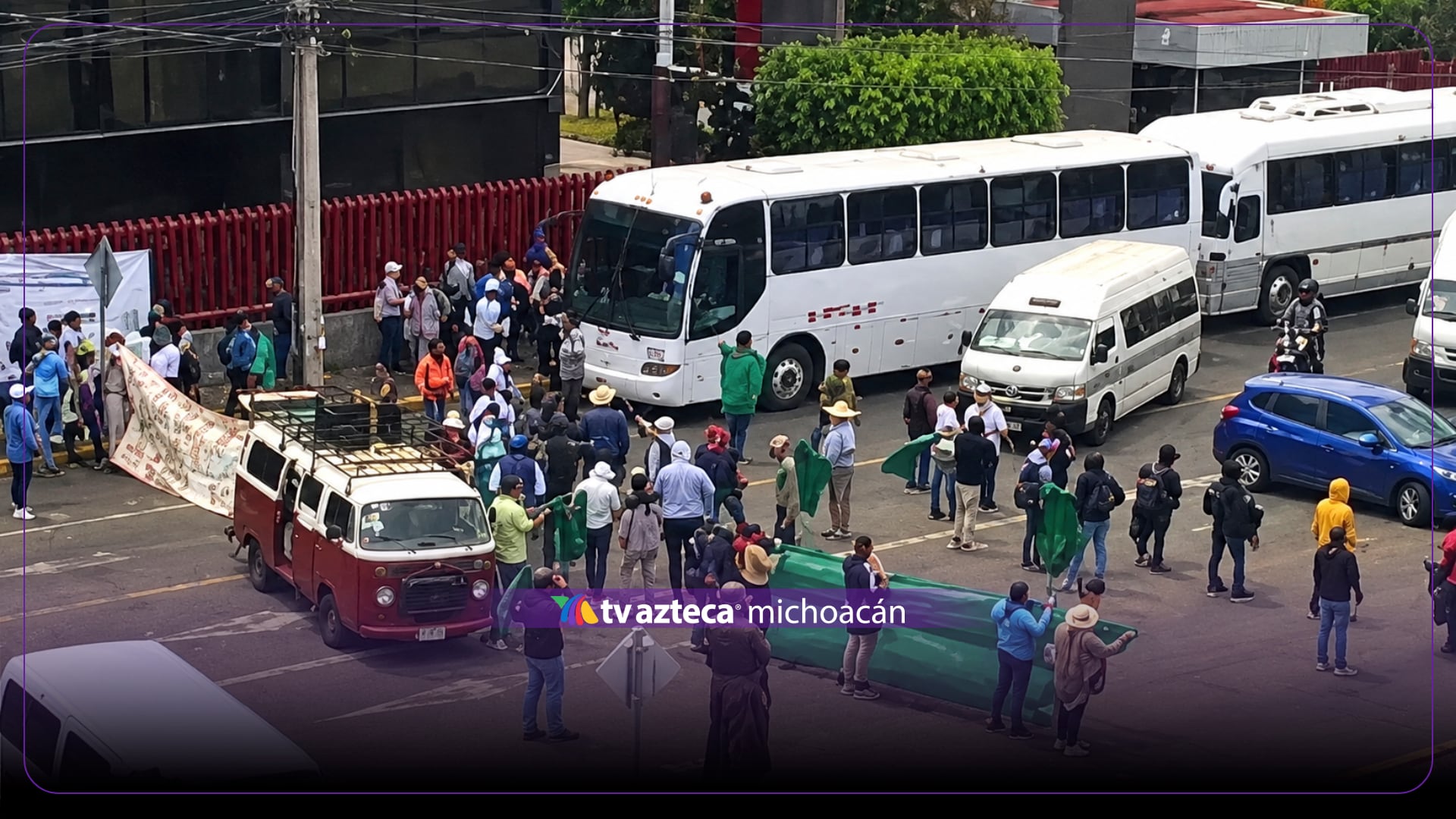 Manifestantes bloquean el Periférico en Morelia