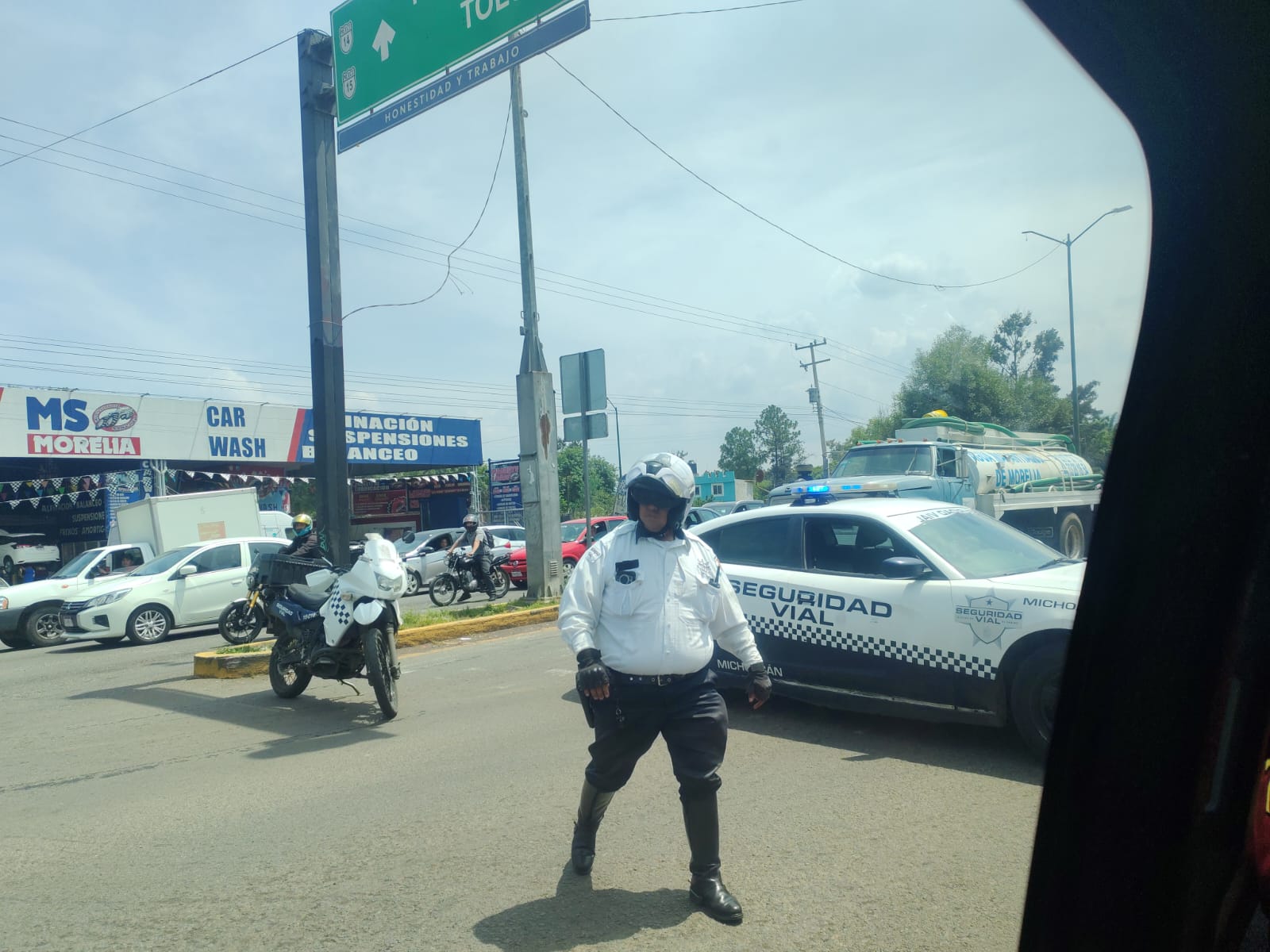Bloqueo vial en Morelia hoy: manifestantes cierran Periférico y Siervo de la Nación