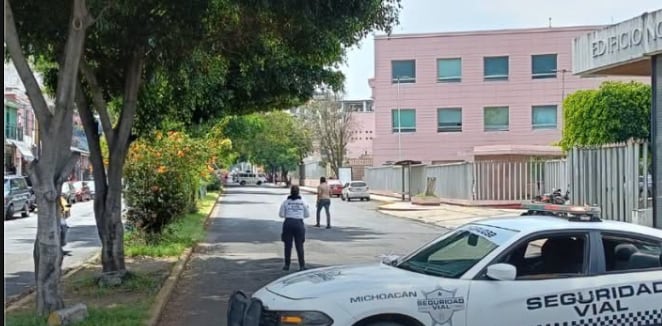 Cierran vialidades en Morelia por manifestantes 