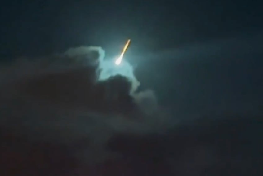 Meteorito ilumina de verde el cielo y sorprende a habitantes