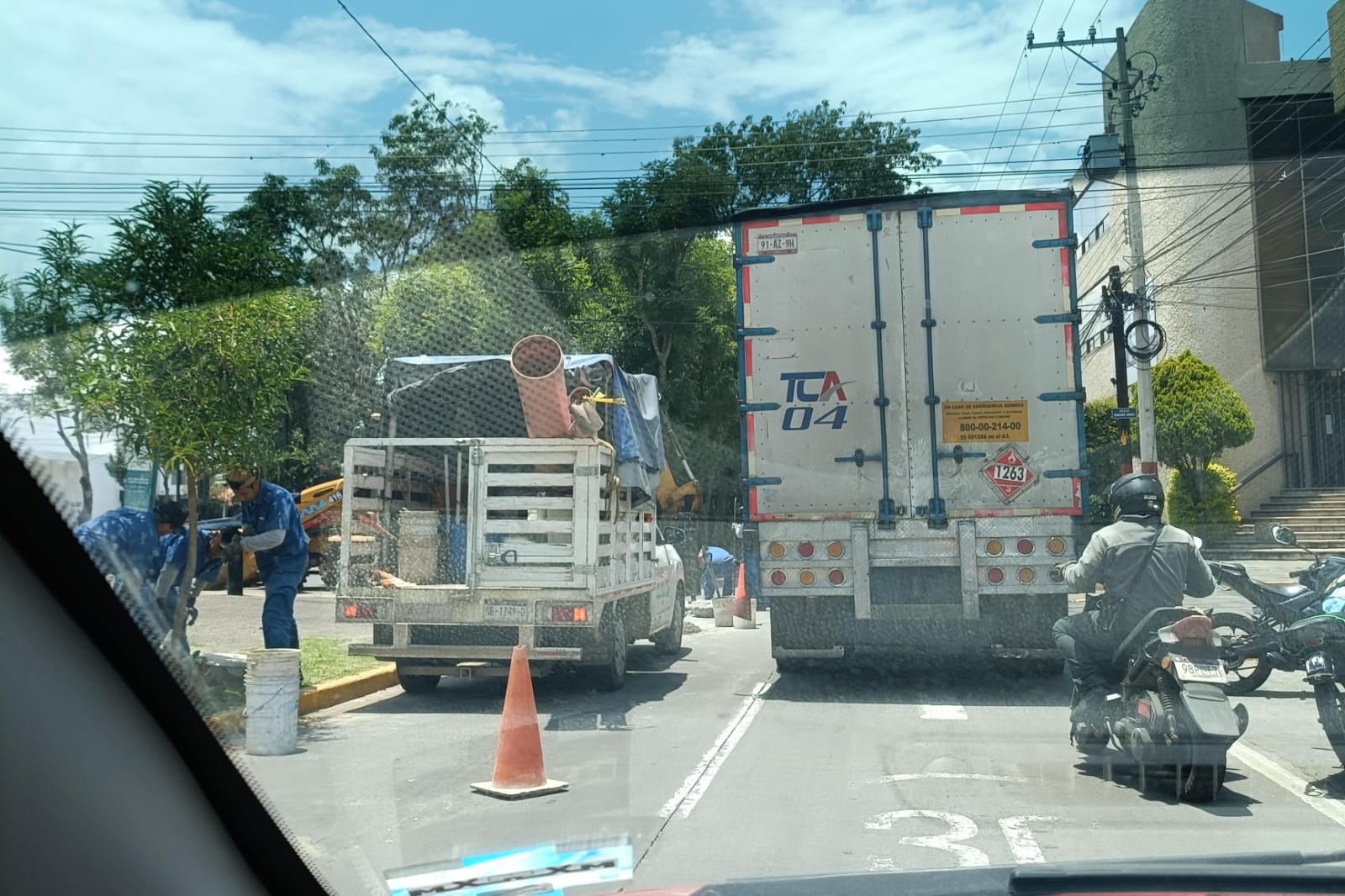 Tráfico pesado complica circulación en Boulevard García de León en Morelia