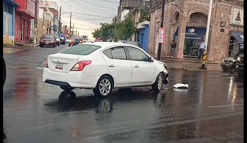 Tras la fuerte lluvia, se registra choque en Morelia